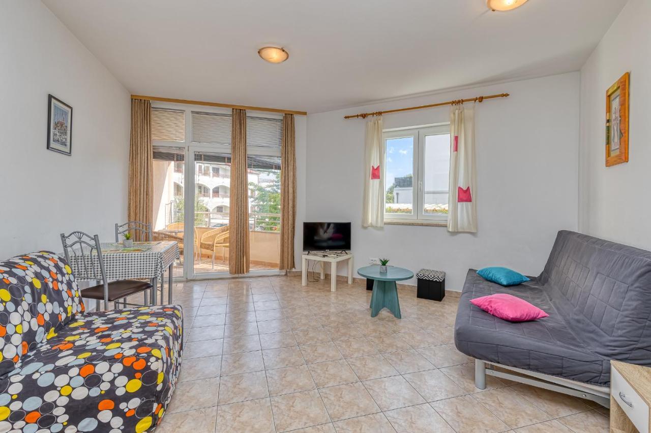 Sunrise Apartments Ровінь Екстер'єр фото