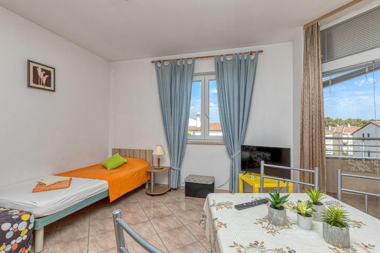 Sunrise Apartments Ровінь Екстер'єр фото