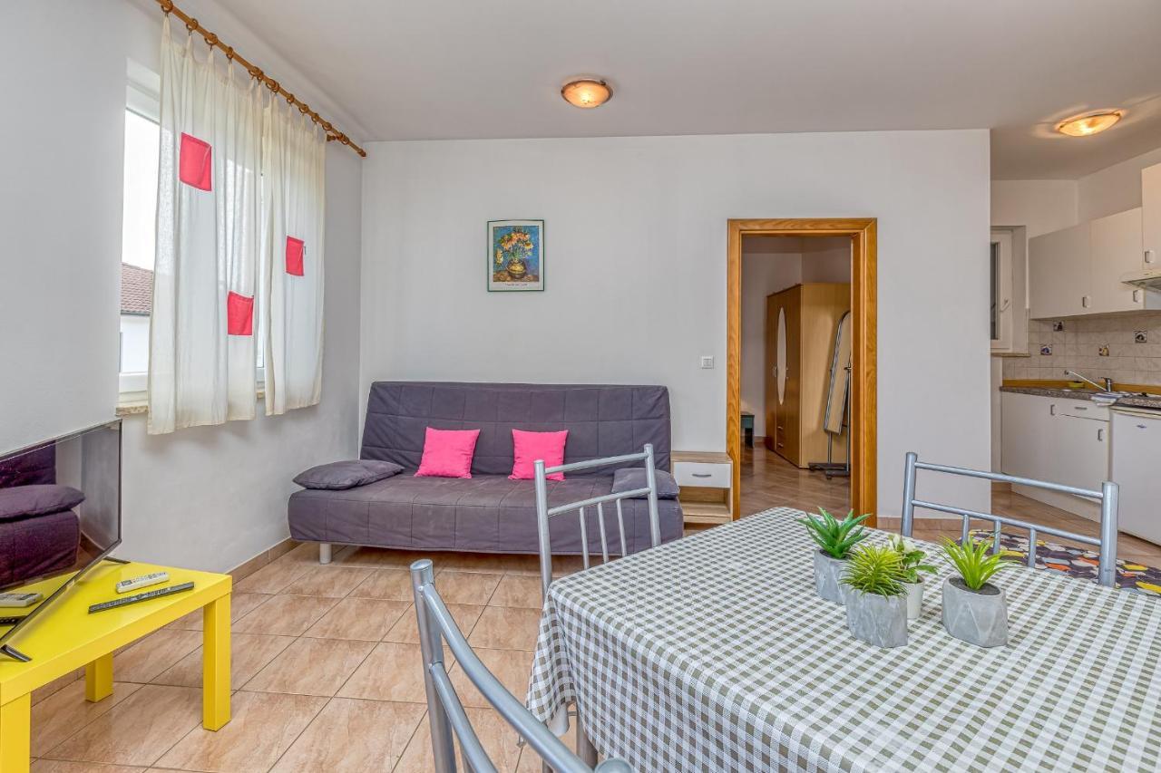 Sunrise Apartments Ровінь Екстер'єр фото