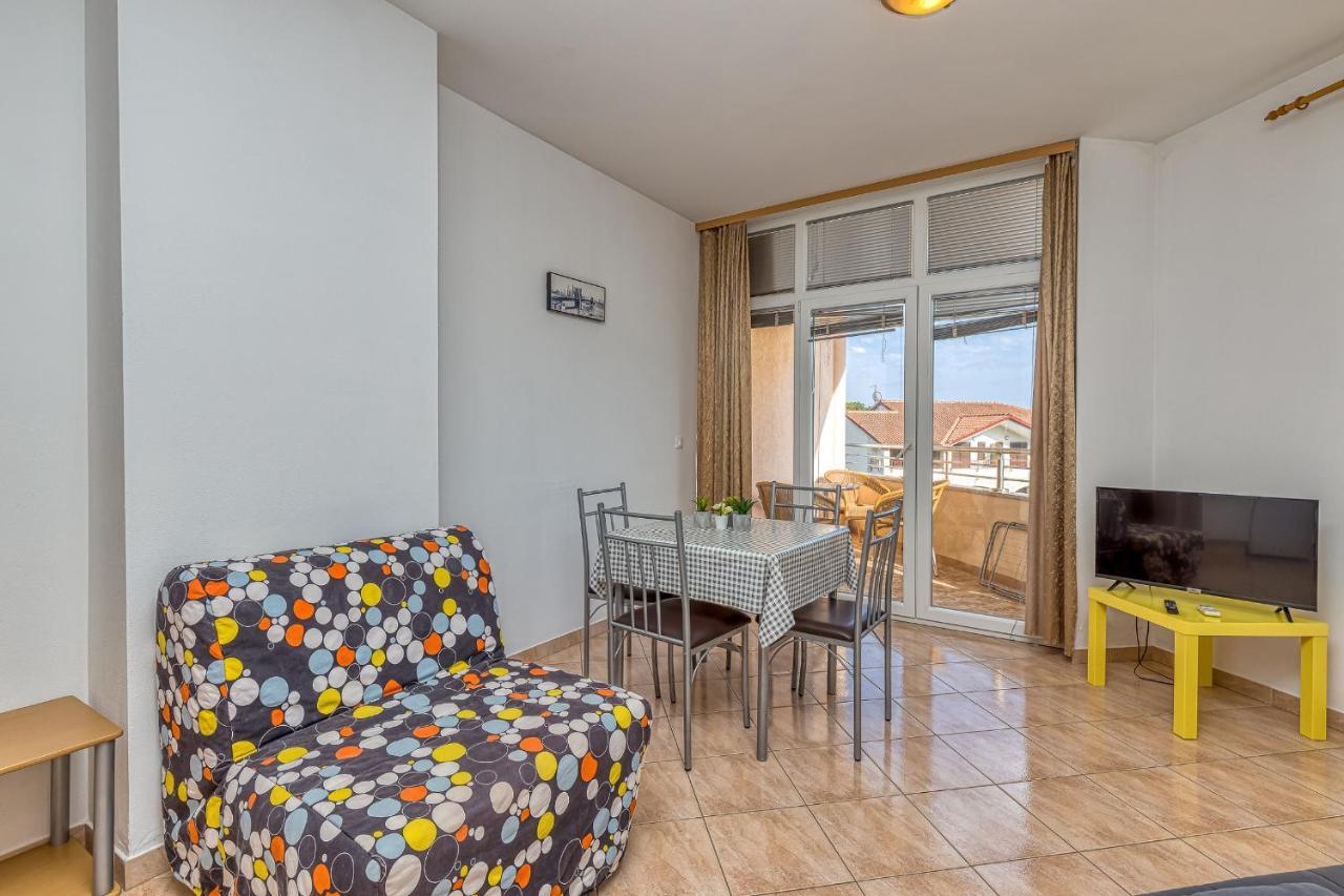 Sunrise Apartments Ровінь Екстер'єр фото