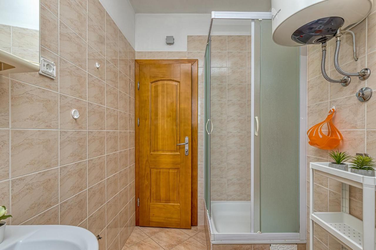Sunrise Apartments Ровінь Екстер'єр фото
