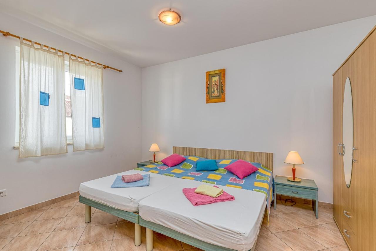Sunrise Apartments Ровінь Екстер'єр фото