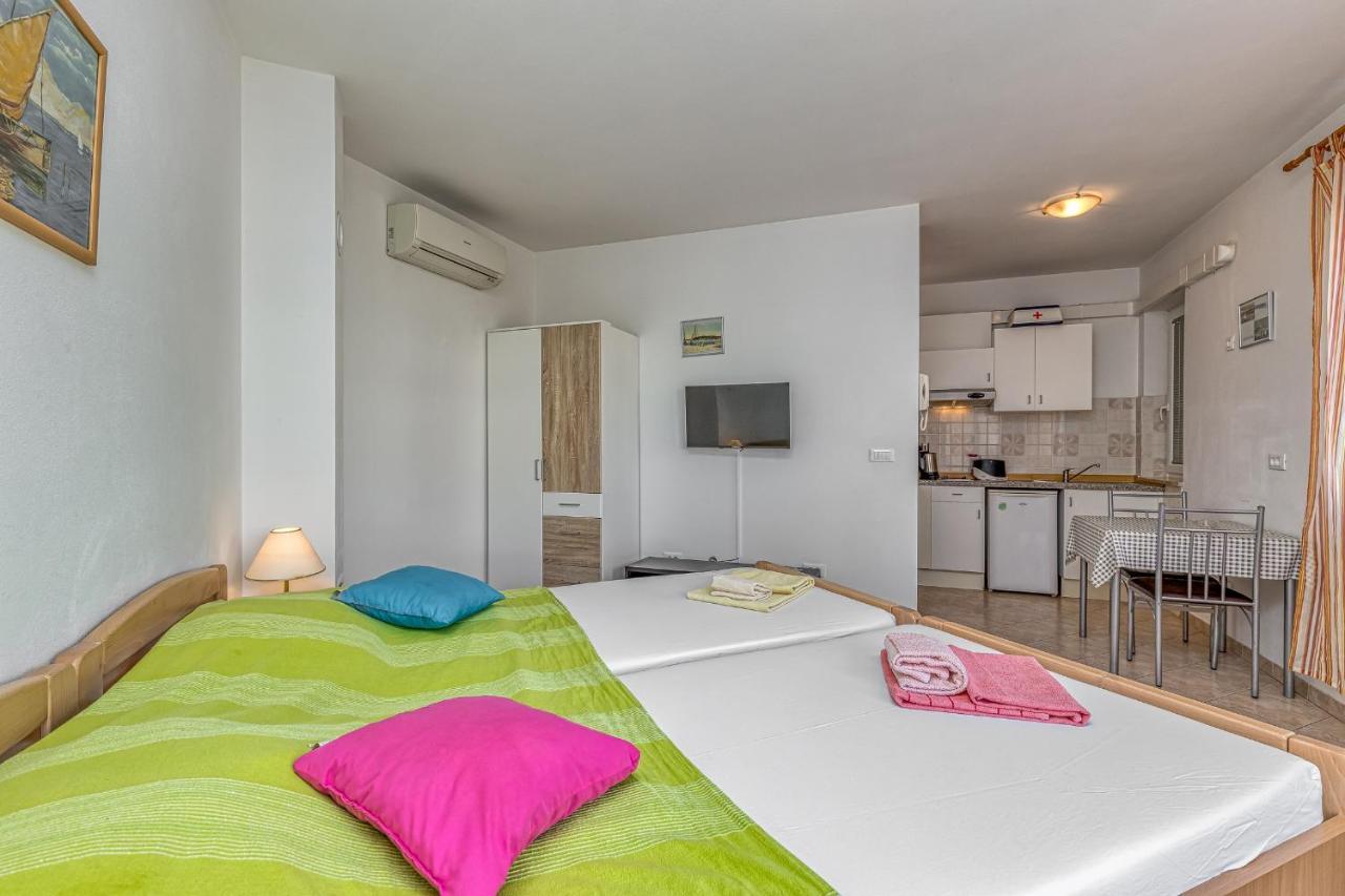 Sunrise Apartments Ровінь Екстер'єр фото