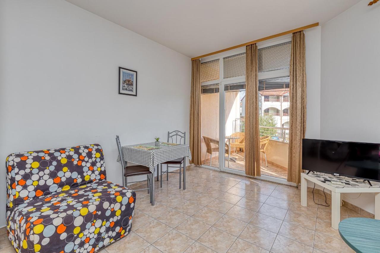 Sunrise Apartments Ровінь Екстер'єр фото