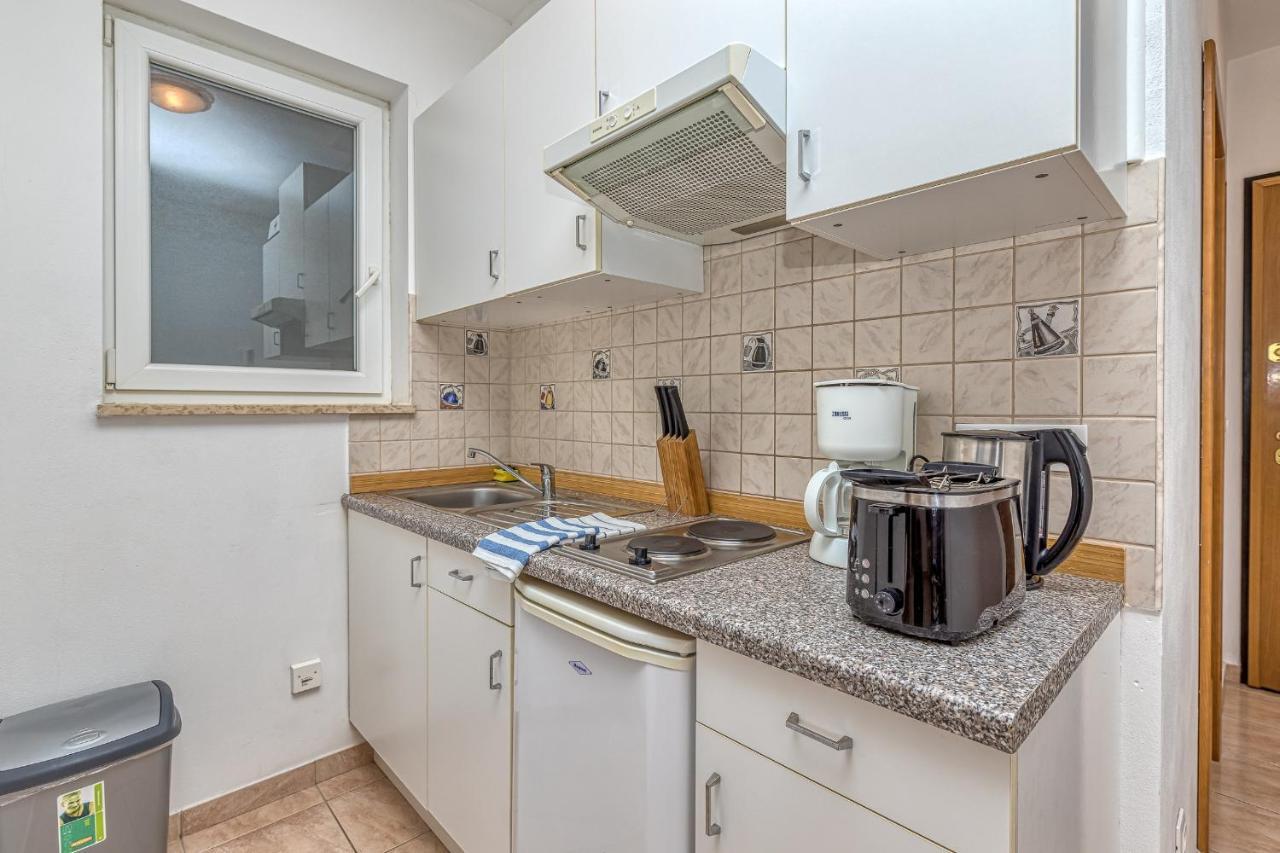 Sunrise Apartments Ровінь Екстер'єр фото