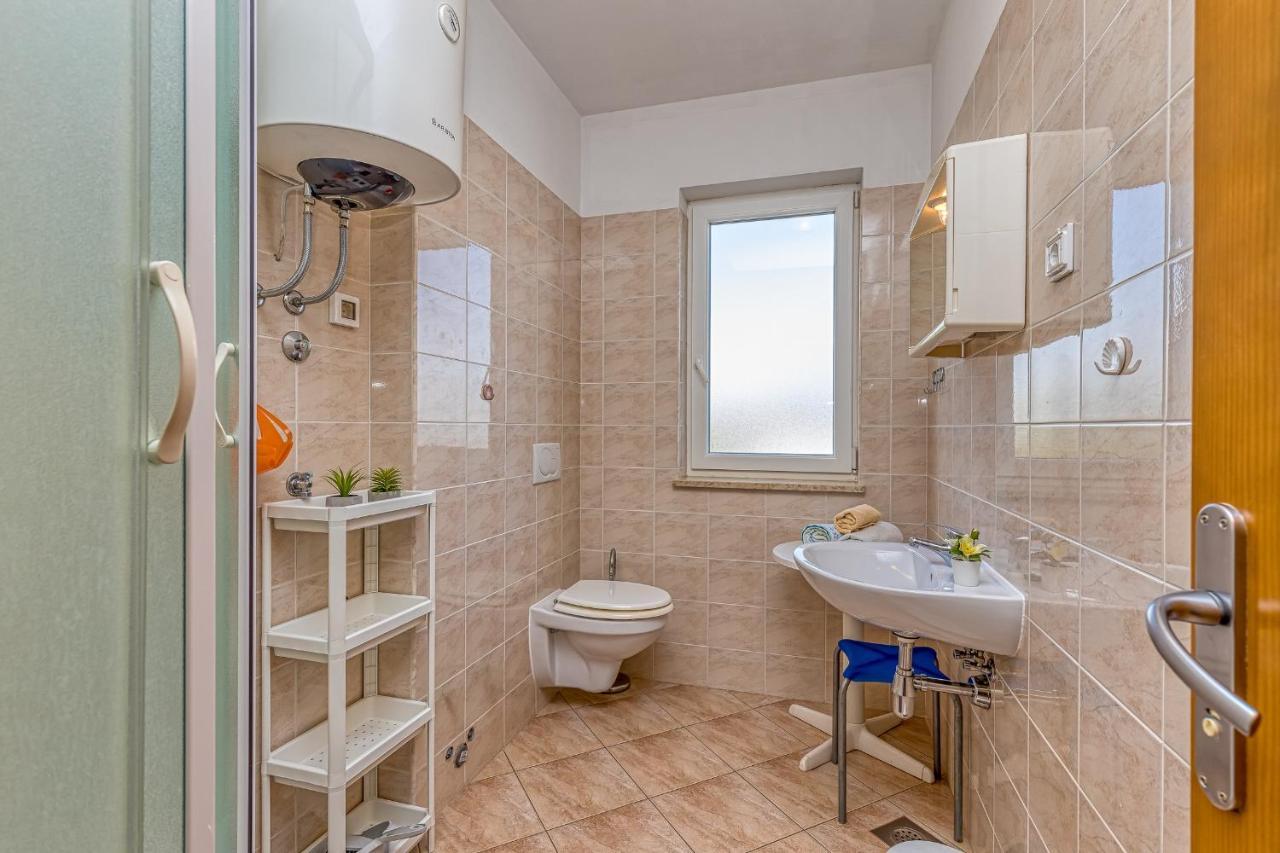 Sunrise Apartments Ровінь Екстер'єр фото