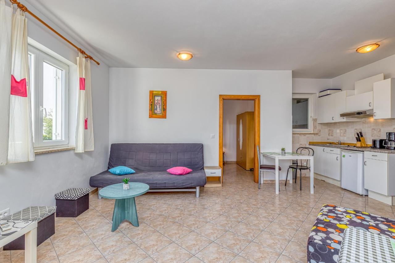 Sunrise Apartments Ровінь Екстер'єр фото