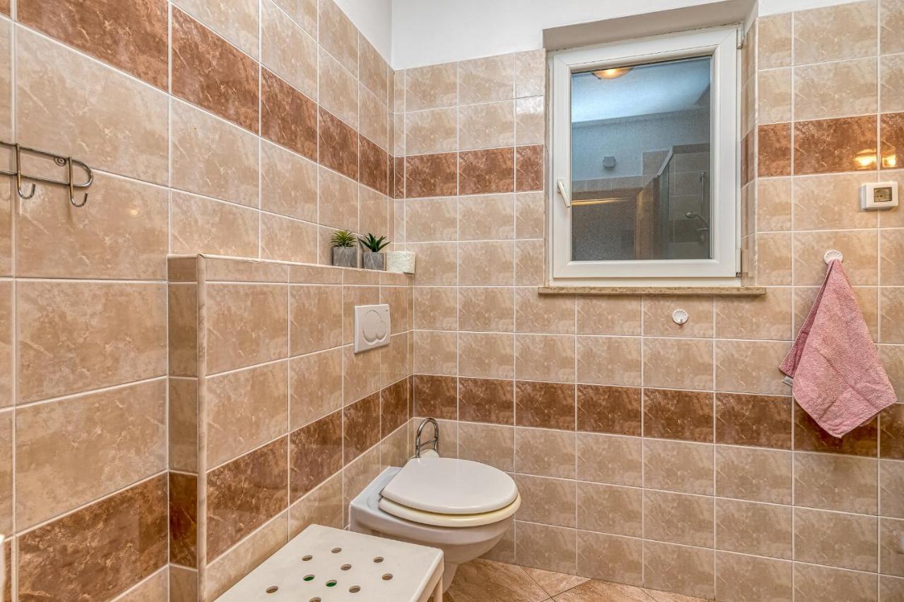 Sunrise Apartments Ровінь Екстер'єр фото
