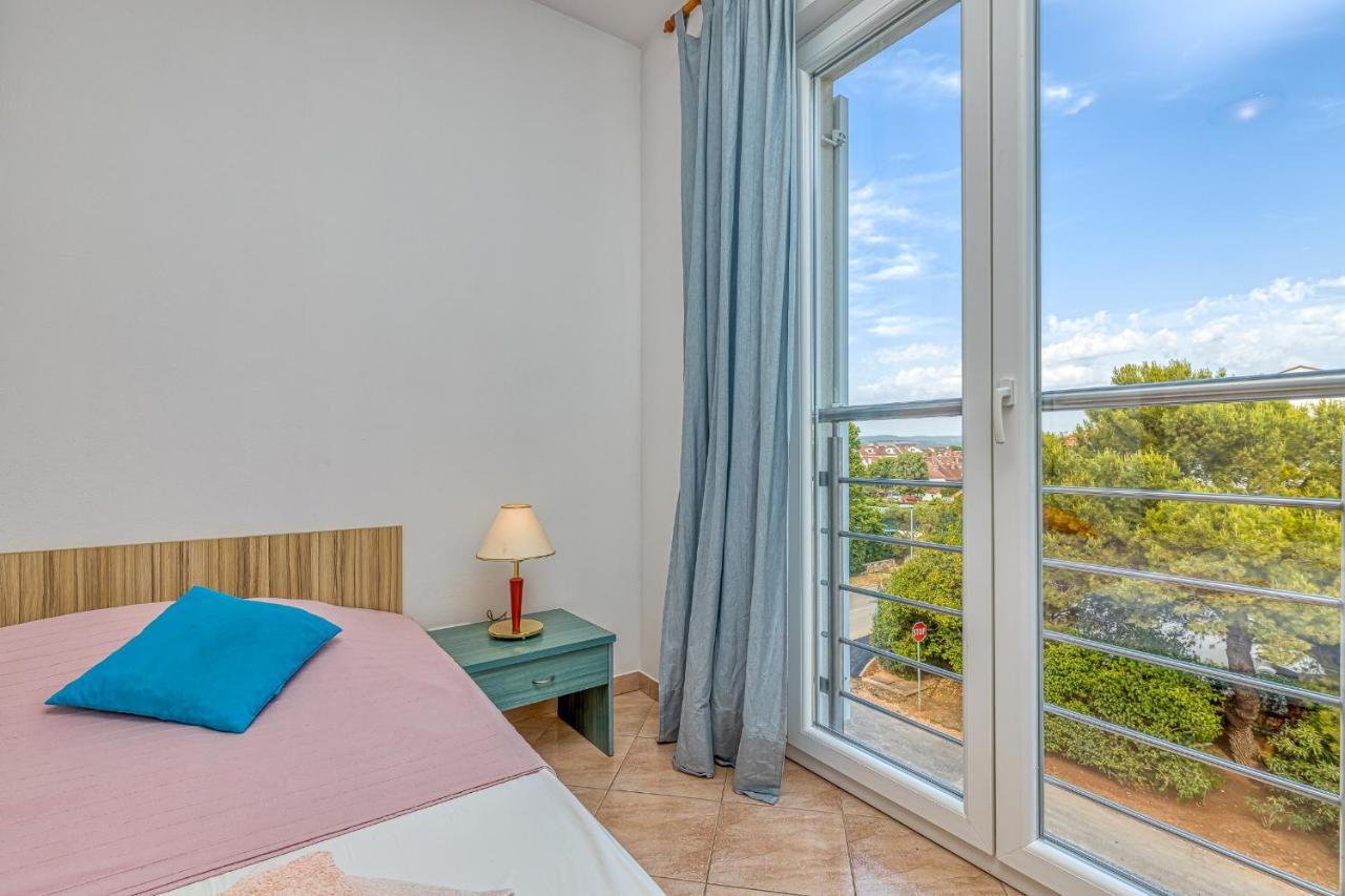 Sunrise Apartments Ровінь Екстер'єр фото