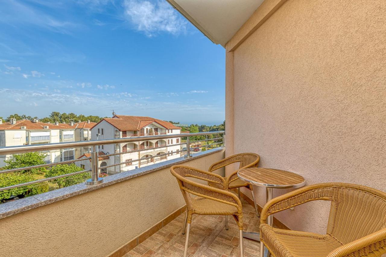 Sunrise Apartments Ровінь Екстер'єр фото